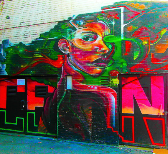 Top 8 des artistes de street art britannique qui transforment l’espace urbain en manifeste visuel